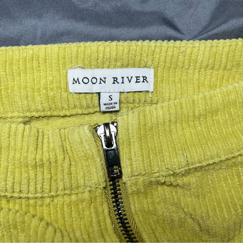 Moon River sz Small Lime Green Corduroy Mini Skirt w/ full front zipper & pocket - Picture 8 of 12